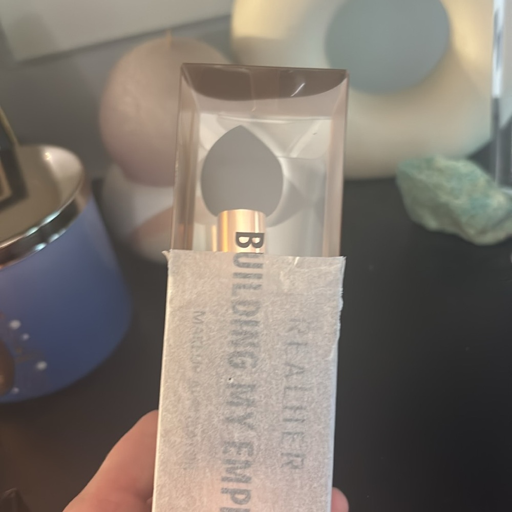 RealHer Bundle Building My Empire Applicator and No Filter Lipstick in Deep Nude - Picture 5 of 6